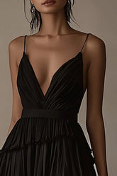 A-Linie Schwarzes Krawattenkleid mit V-Ausschnitt und Rüschen